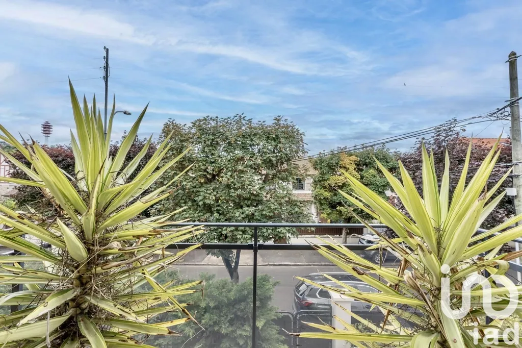 Balcon - Villa Luxueuse avec Jardin à Saint-Maur-des-Fossés