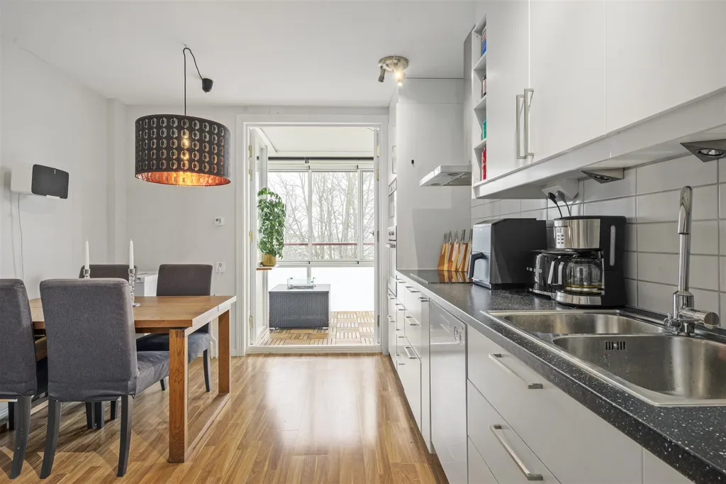 Salle à manger - Bright Two-Bedroom Apartment on Havstenavägen
