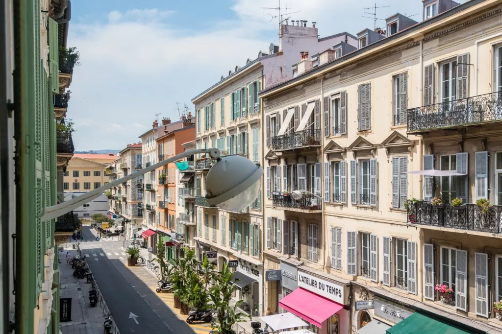 Välivaade - 2-Bedroom Apartment with Courtyard View in Nice