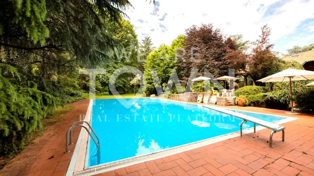 Piscine - Luxury Villa with Pool in Cairate, Lombardy