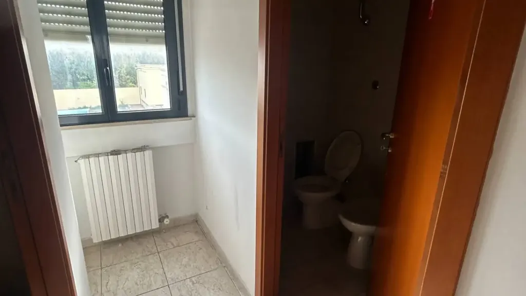 Bagni - Office Space with Parking in Bari