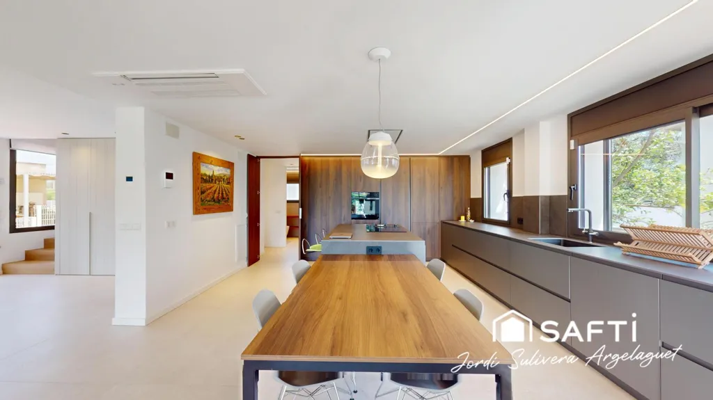 Cuisine - Luxury Villa with Panoramic Views in Banyoles