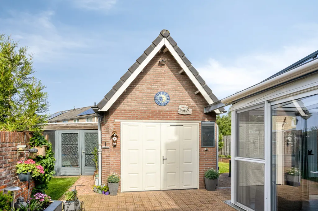 Jardin - Half-Vrijstaand House with Serre in Budel-Schoot