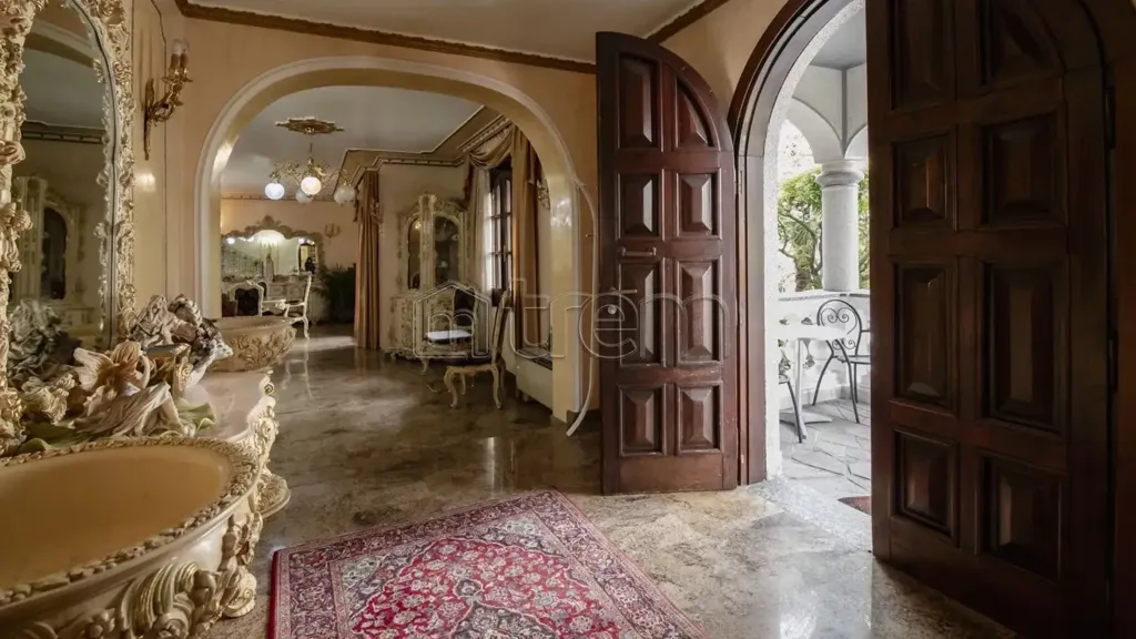 hallway_entrance