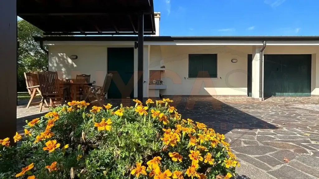 Terrace - Villa with Private Park in Padova