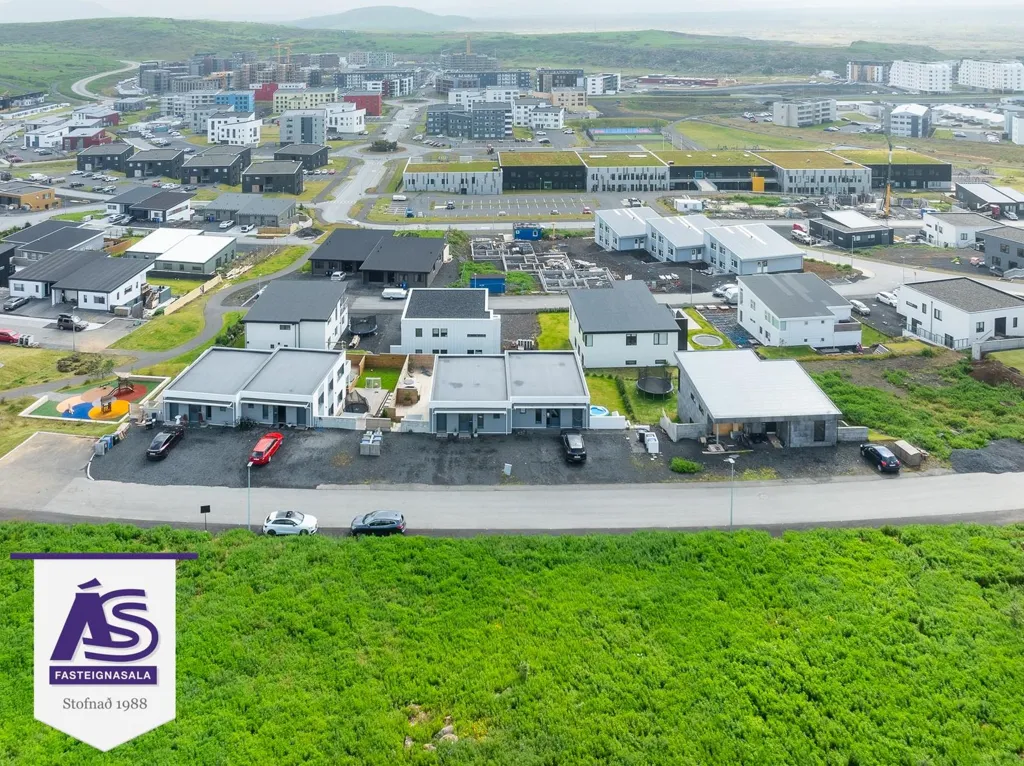 Vista aerea - Newly Built Duplex with Garden in Skarðshlíð