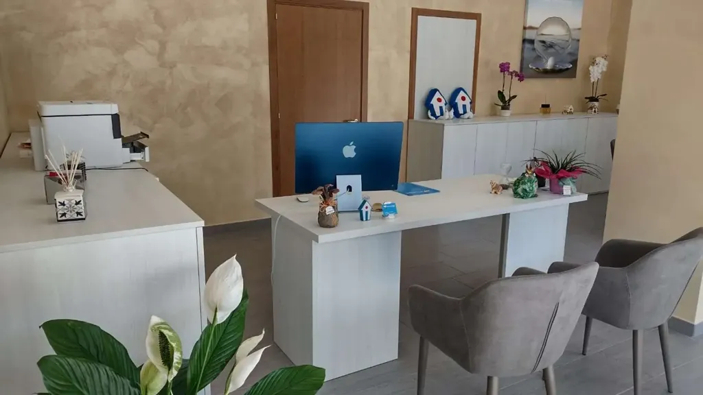 Bureau - Spacious Apartment with Terrace in Tortoreto Lido