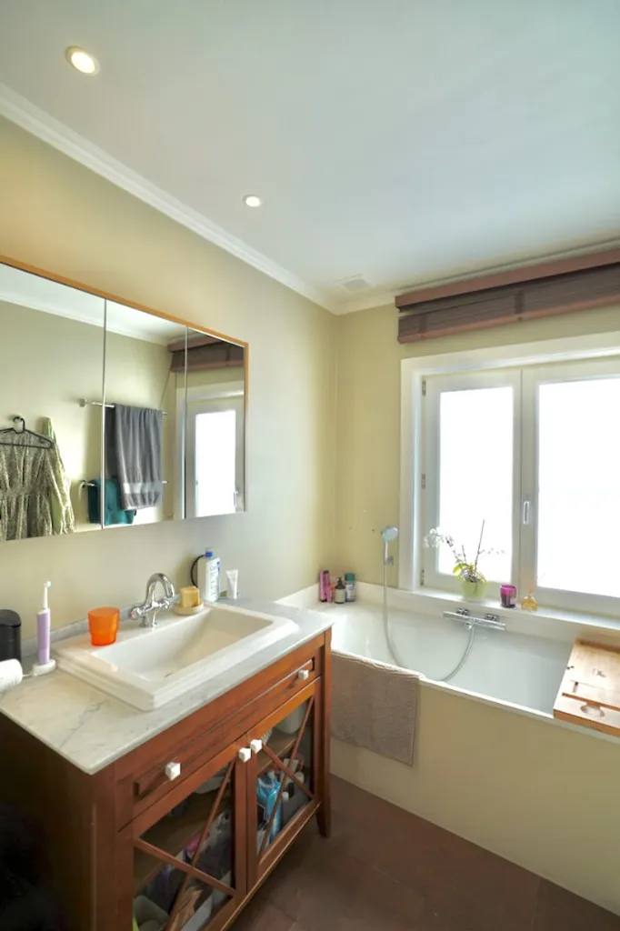 Salles de bain - Maison Rénovée avec Terrasse à Sleidinge