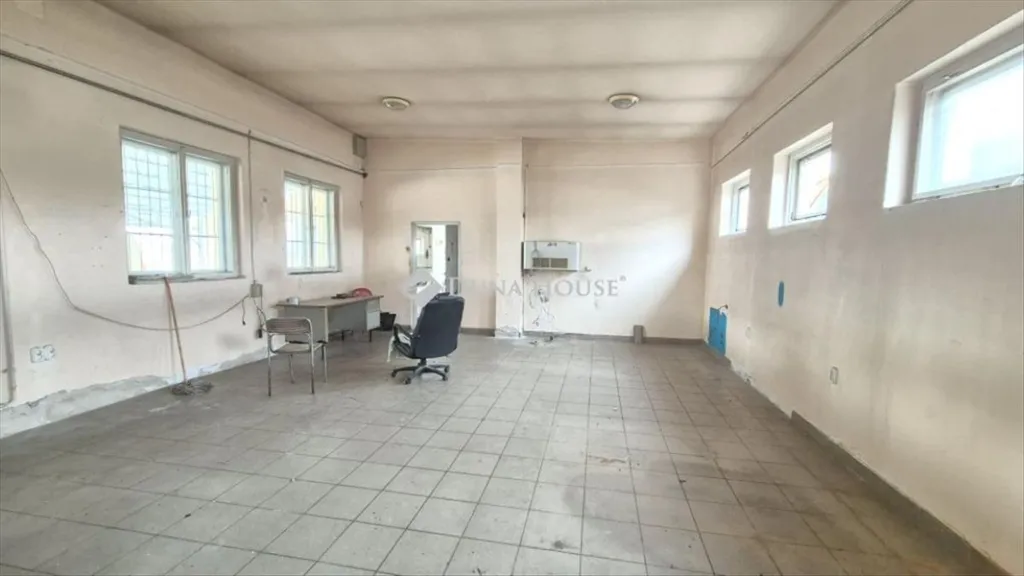 Office - Warehouse for Sale with Yard in Kecskemét
