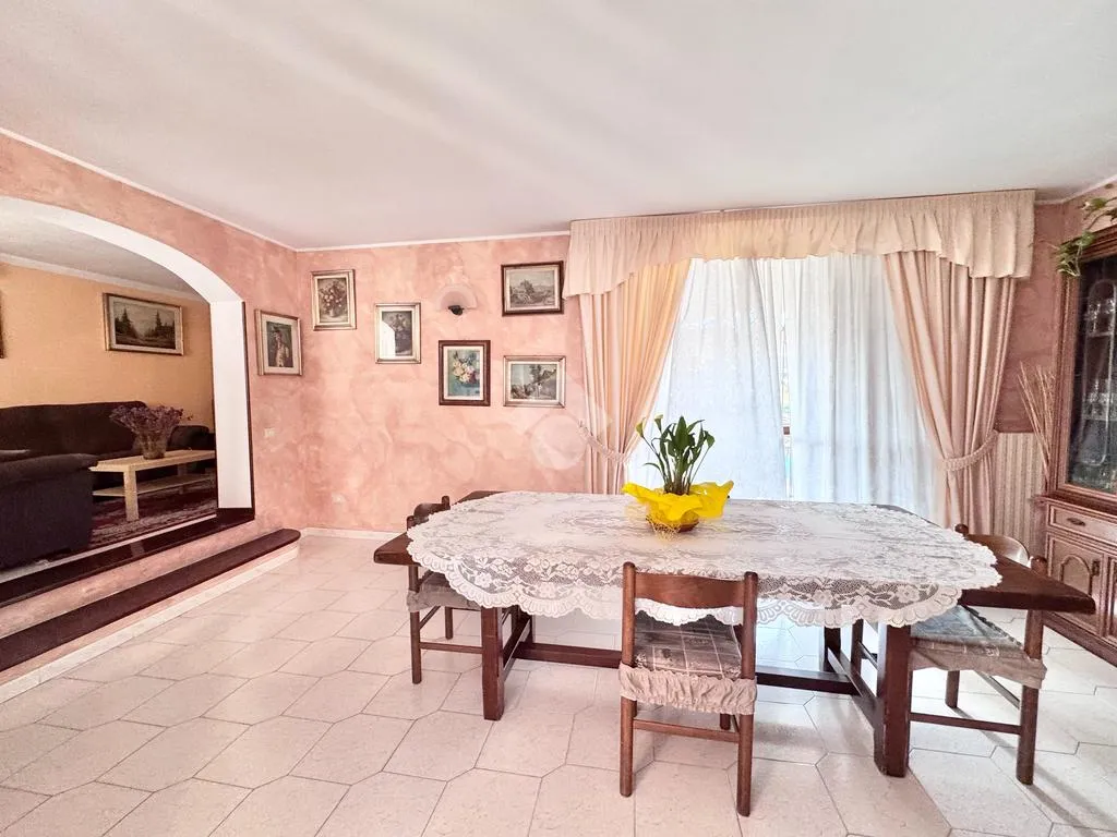 Söögituba - Corner Semi-Detached Villa with Garden in Casarile
