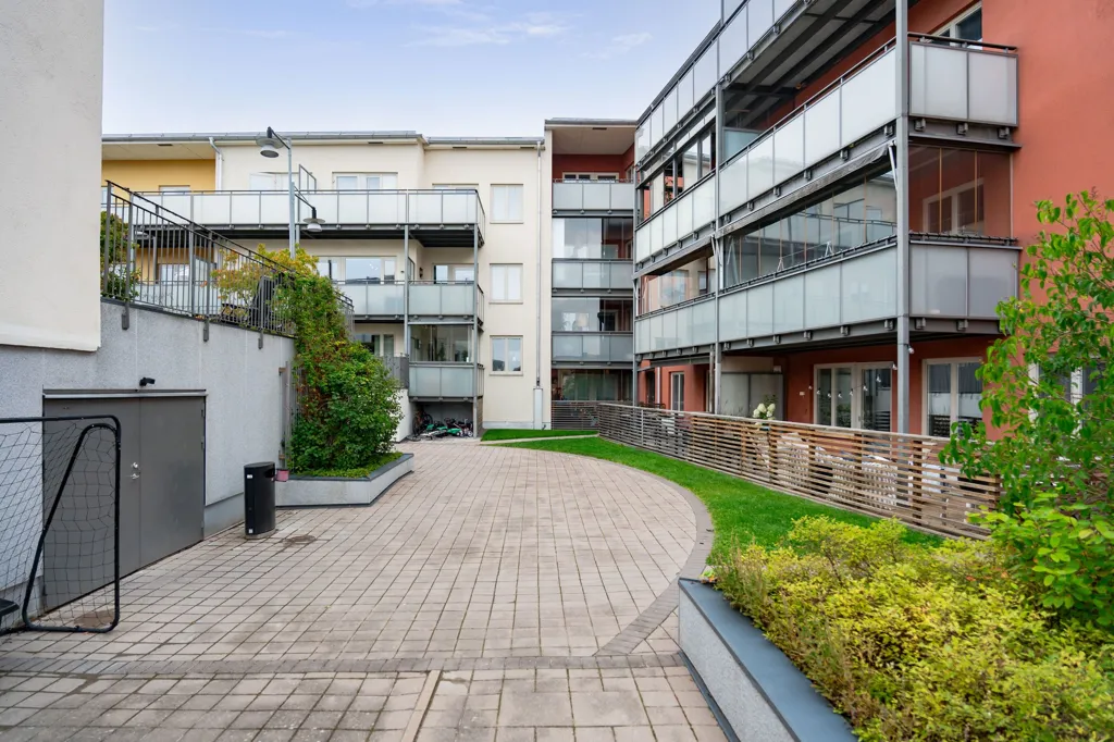 Jardin - Modern Flat with French Balcony in Central Uppsala