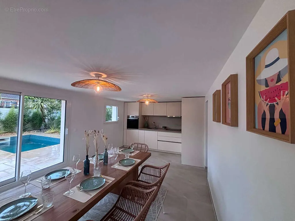 Salle à manger - Villa Rénovée avec Piscine à Ouistreham