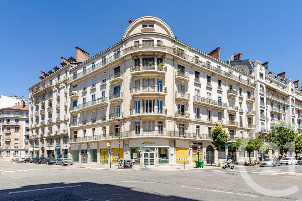 Esterno - 6-Piece Flat with Balcony in Grenoble
