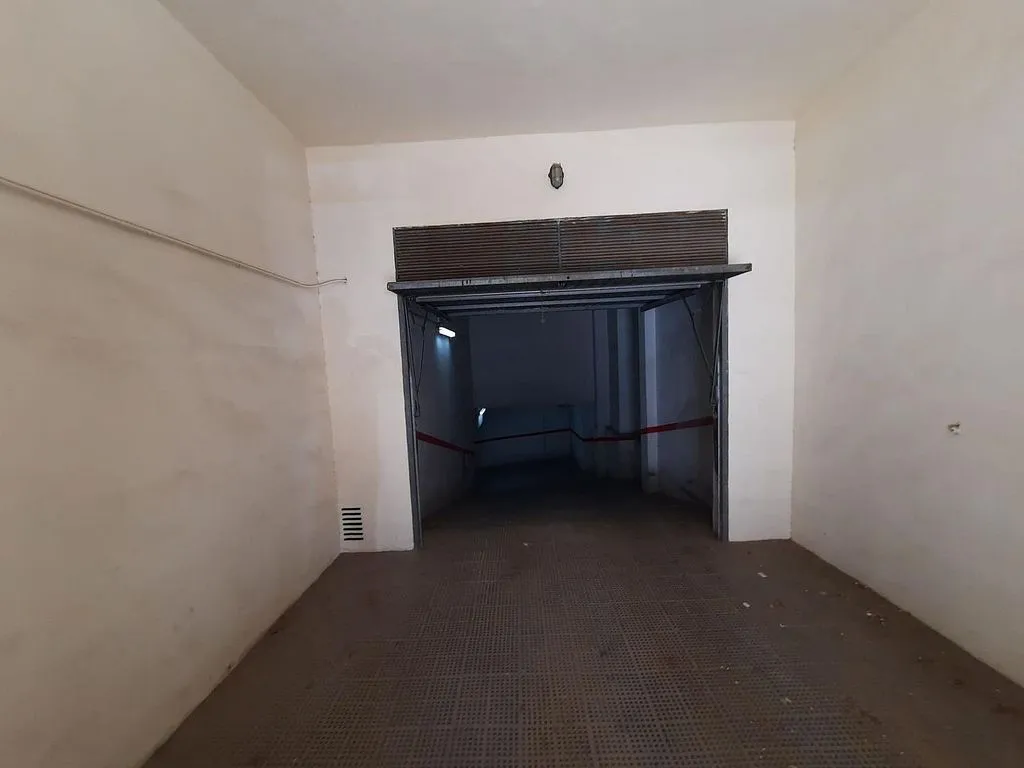 Garage - Apartment with Garage and Air Conditioning in Almansa