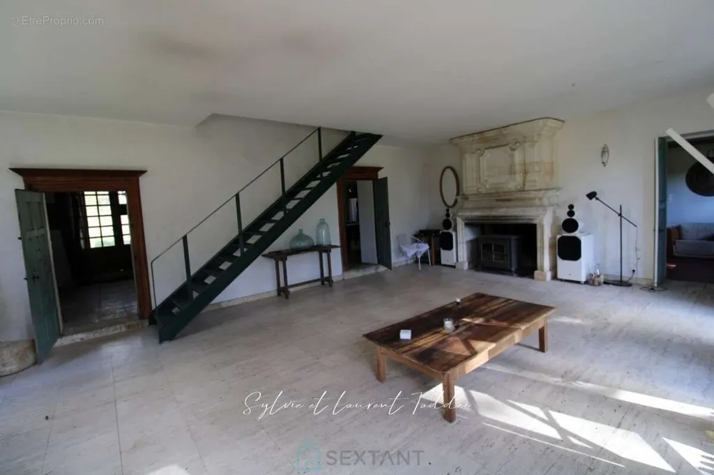 Maison 12 pièces à Montendre