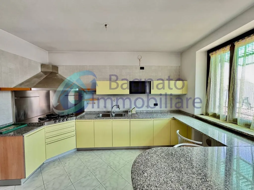 Cuisine - Spacious Apartment with Balcony in Casalino