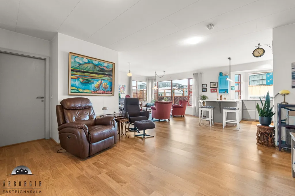 Séjour - Duplex with Garden in Selfoss