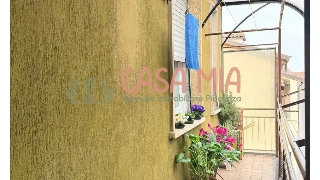 Balcon - Spacious Apartment with Balcony in Piacenza