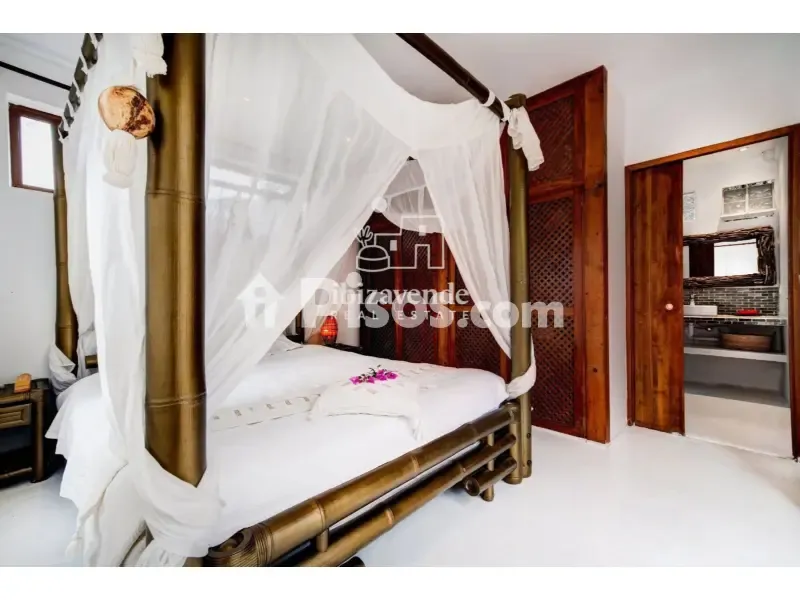 Bedrooms - Villa with Sea Views in Cap Martinet