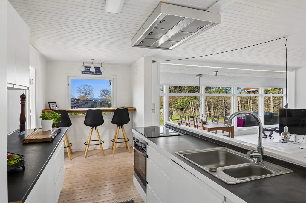 Köök - Updated Summer House with Sea View near Vordingborg