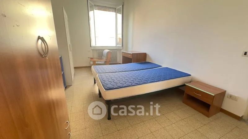 Chambres - Four-Bedroom Apartment with High Ceilings in Parma