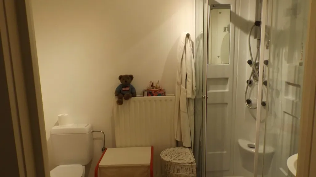 Salles de bain - Duplex avec Terrasse et Vue sur le Vert à Brasschaat
