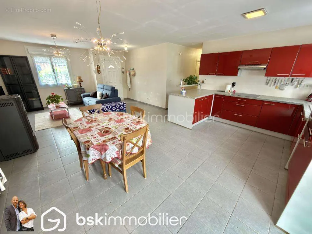 Köök - Recent Detached House with Terrace in Ostricourt