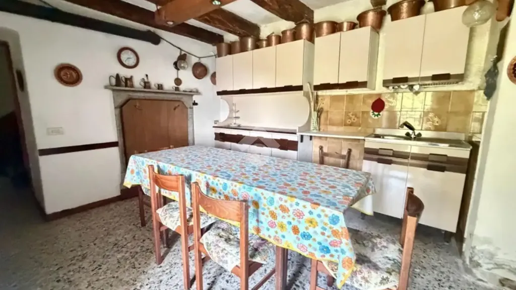 Salle à manger - Historic Semidetached House with Balconies in Urida