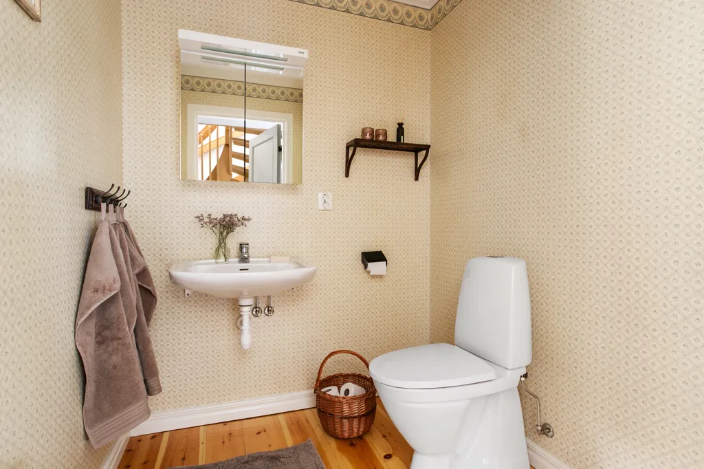 Salles de bain - City Villa with Garden Oasis in Central Location