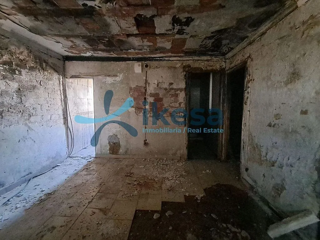 Toad - Apartment for Renovation in Lucena
