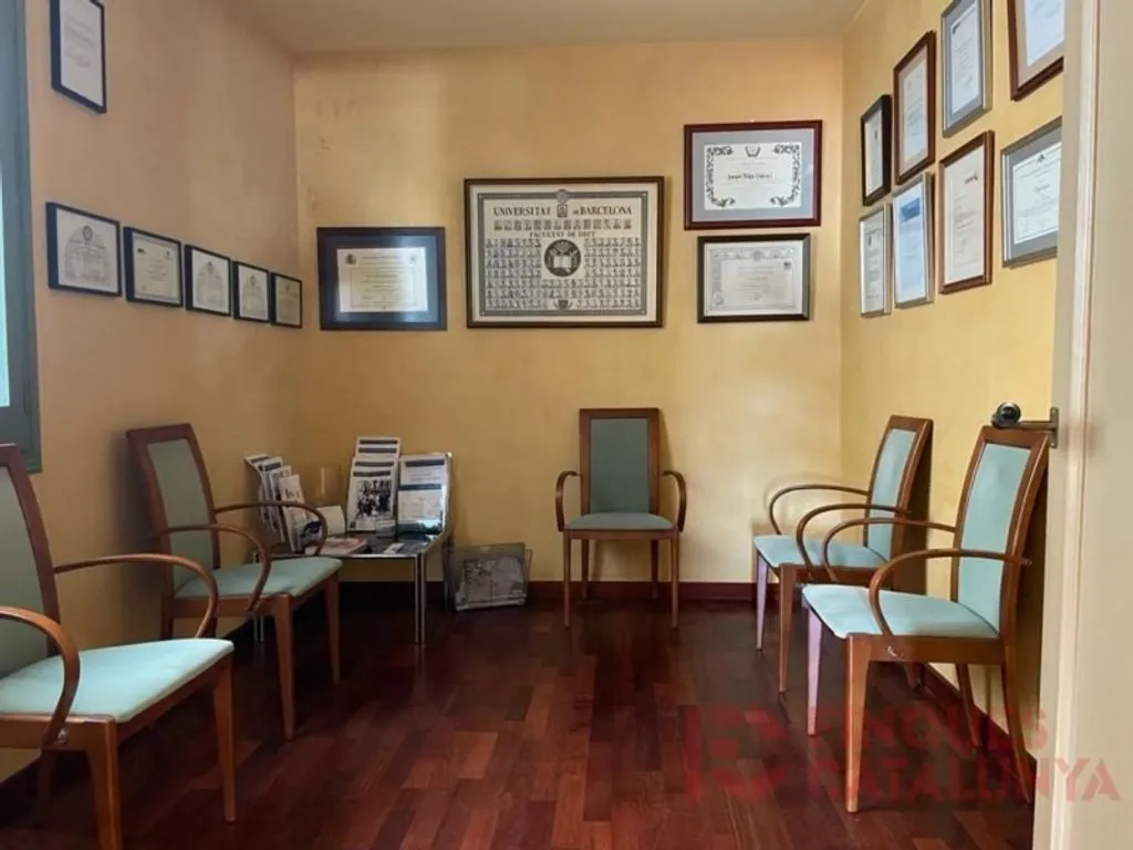 Bureau - Convertible Office Space in Central Girona