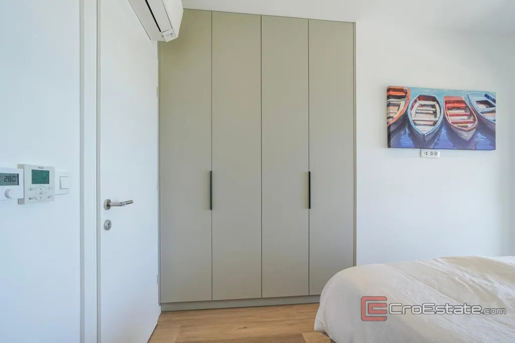 Magamistoad - Modern Seafront Apartment in Trogir