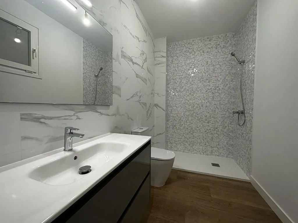 Salles de bain - New Flat with Garage in Lugo Centre