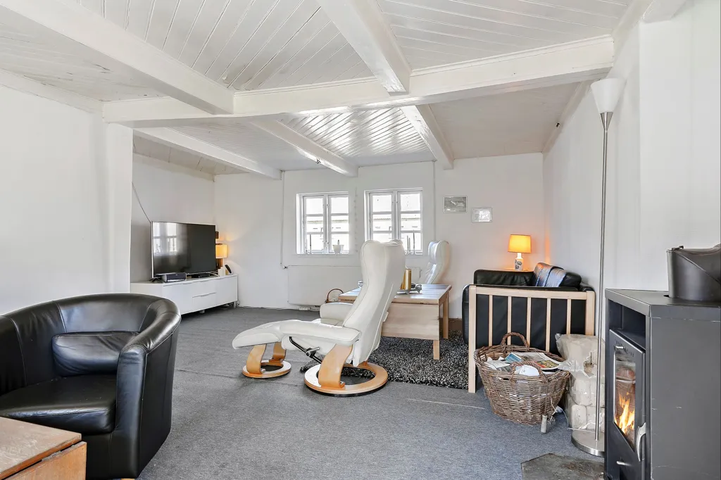 Soggiorno - Charming 4-Bedroom Villa in Countryside