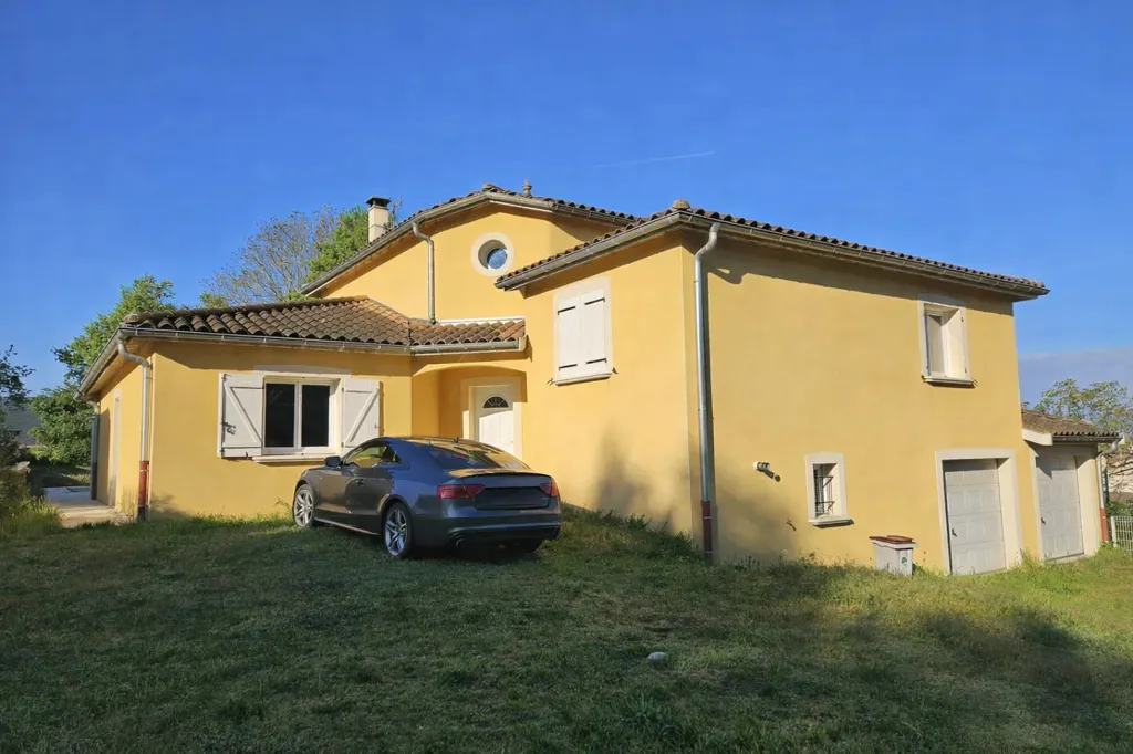 Esterno - House with Pool in Montmerle-sur-Saône
