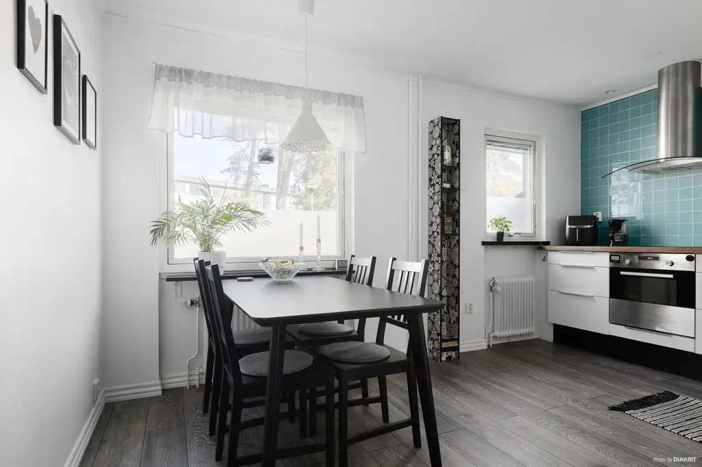 Sala da pranzo - Modern Flat with Balcony in Hjortmossen