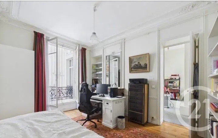 Chambres - Appartement Haussmannien avec Balcon à Paris