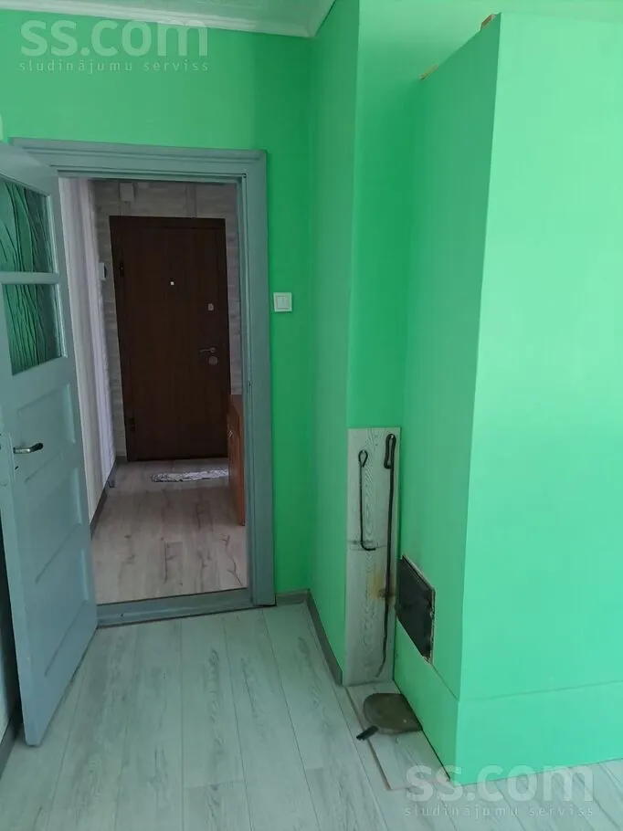 Entrée - Modernised Flat with Storage Shed in Alsviķi