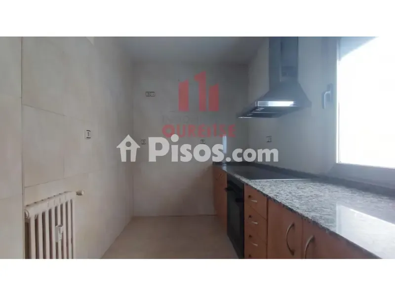 Cuisine - Apartment with Balcony in City Centre