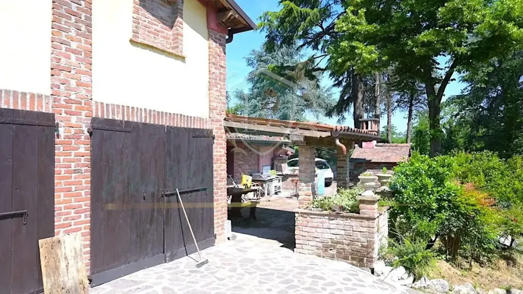 Giardino - Historic Villa with Vineyard View in San Colombano