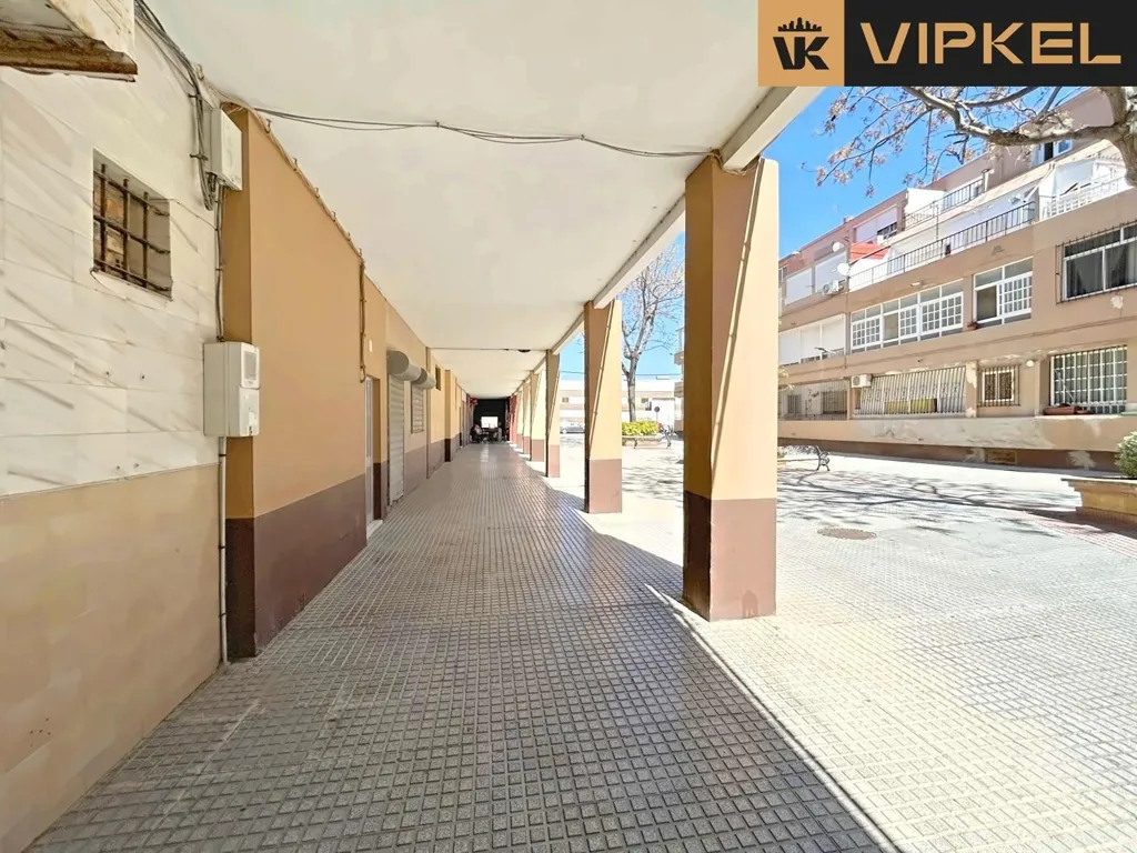 Aed - Commercial Property with High Visibility in El Torno