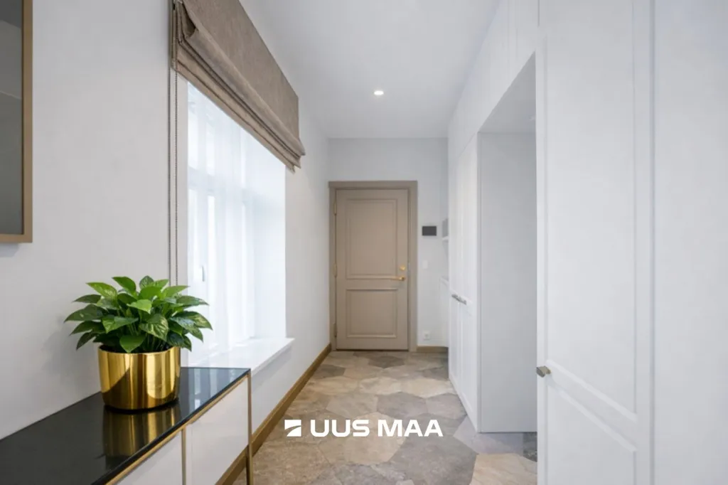 hallway_entrance