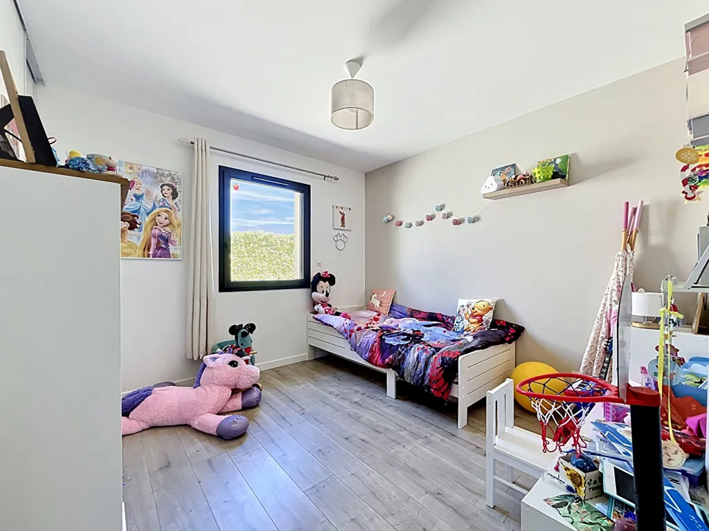 Magamistoad - Contemporary Villa with Large Garden in Quiet Area