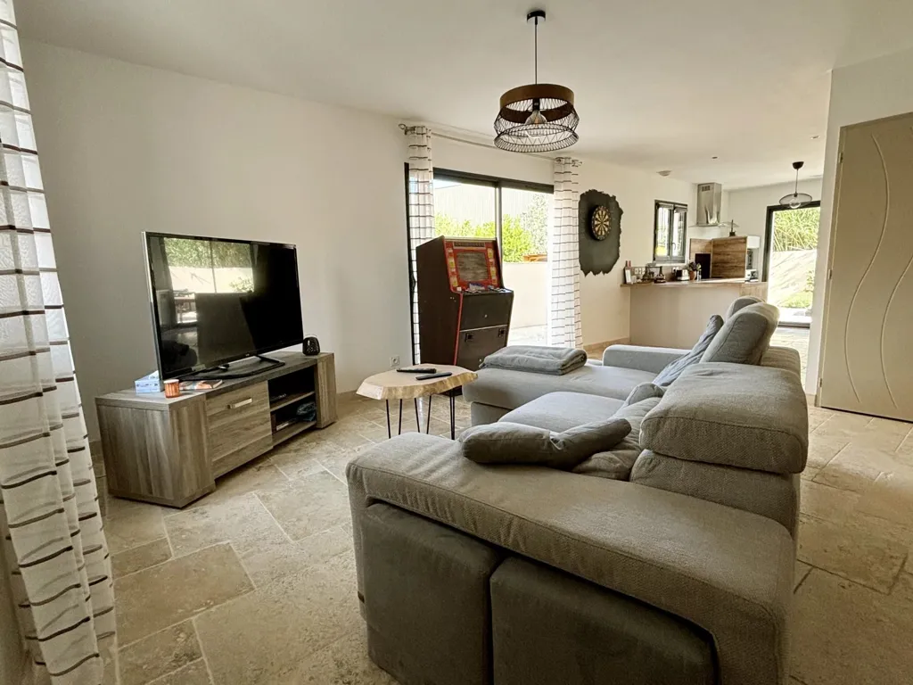 Elutuba - Recent Villa with Garden in Arles