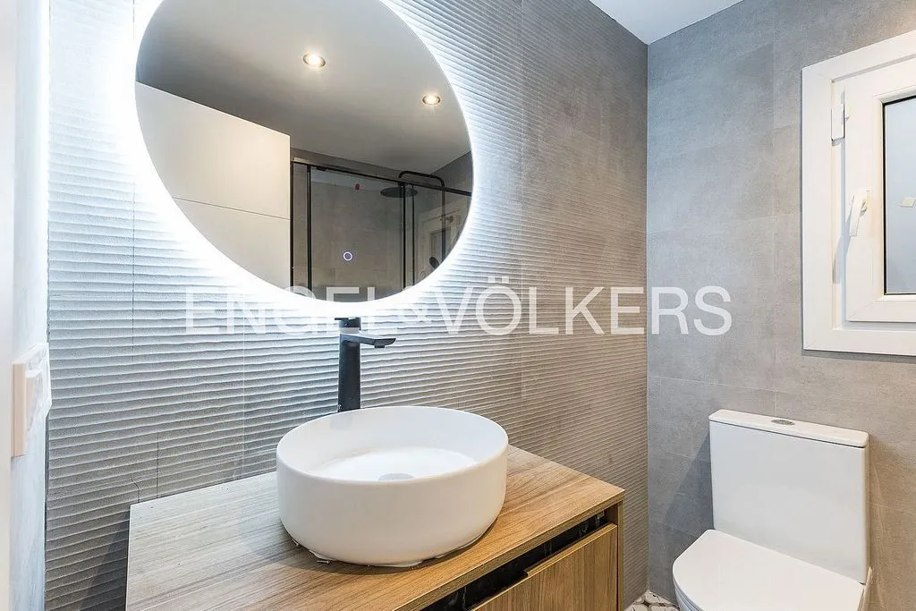 Salles de bain - Apartment with Balcony in Collblanc, Barcelona
