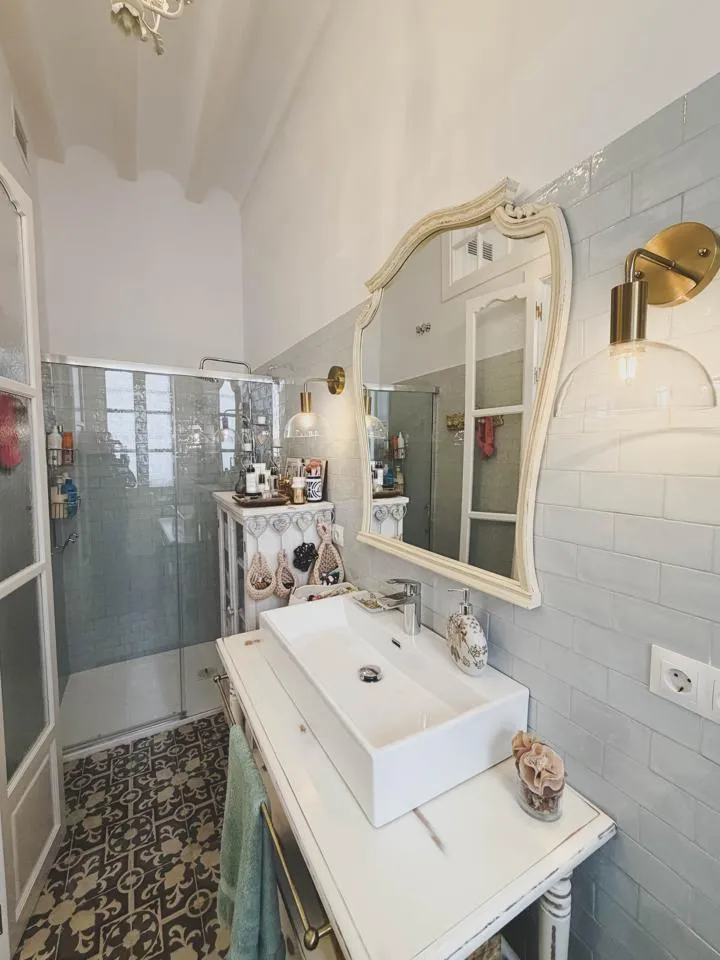 Salles de bain - Historic Flat with Balcony in Plaza España