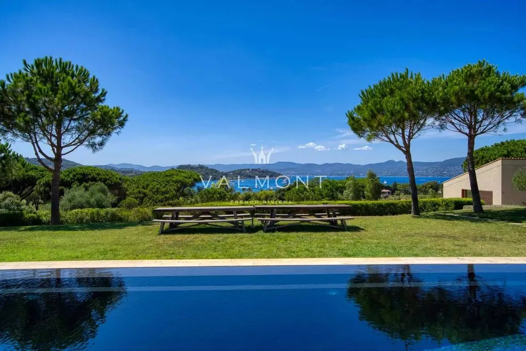 Piscine - Villa Luxueuse avec Vue Mer à Saint-Tropez