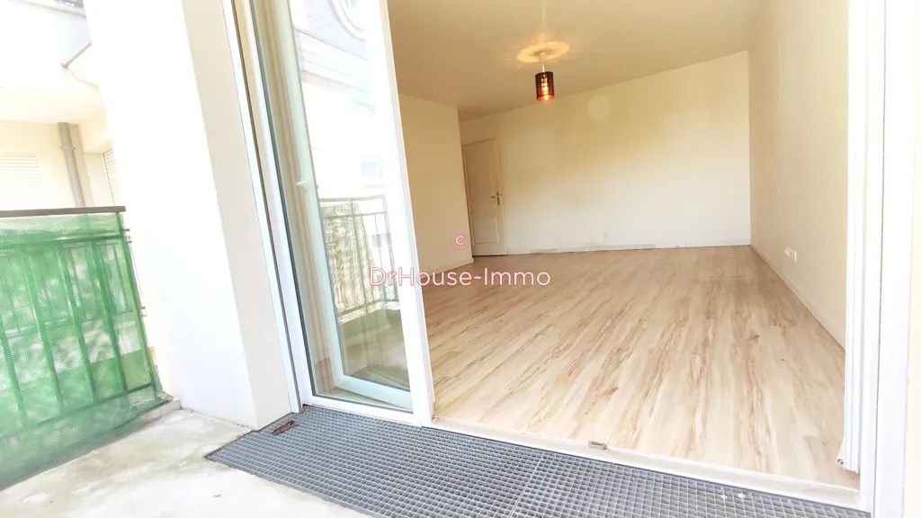 Balcone - 3-Bed Flat with Balcony in Secure Residence