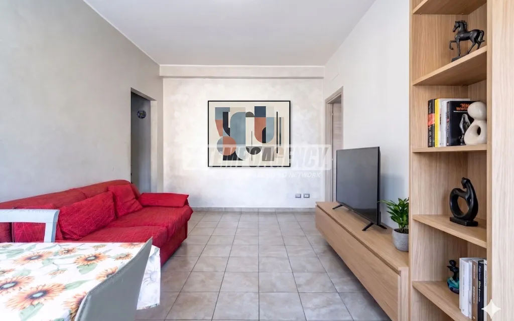 Soggiorno - Rear-Facing Bilocale with Balcony in Garbagnate Milanese