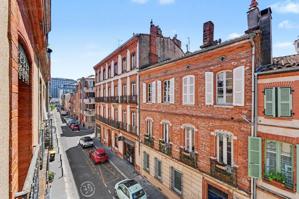 Rõdu - Spacious T3 with Cellier in Toulouse Centre